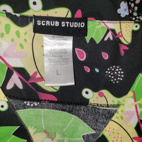 Scrub studio sz. Large Womans Scrub Top - Picture 4 of 4